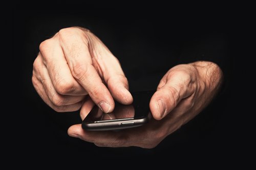 perdon with a phone
